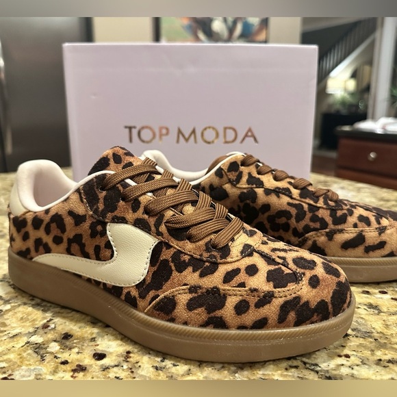 TOP Moda Shoes - NWT LEOPARD SNEAKERS
